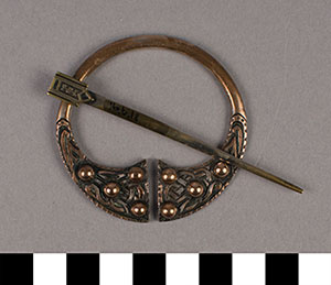 Thumbnail of Electrotype Facsimile of Clarendon Brooch (1916.06.0018)