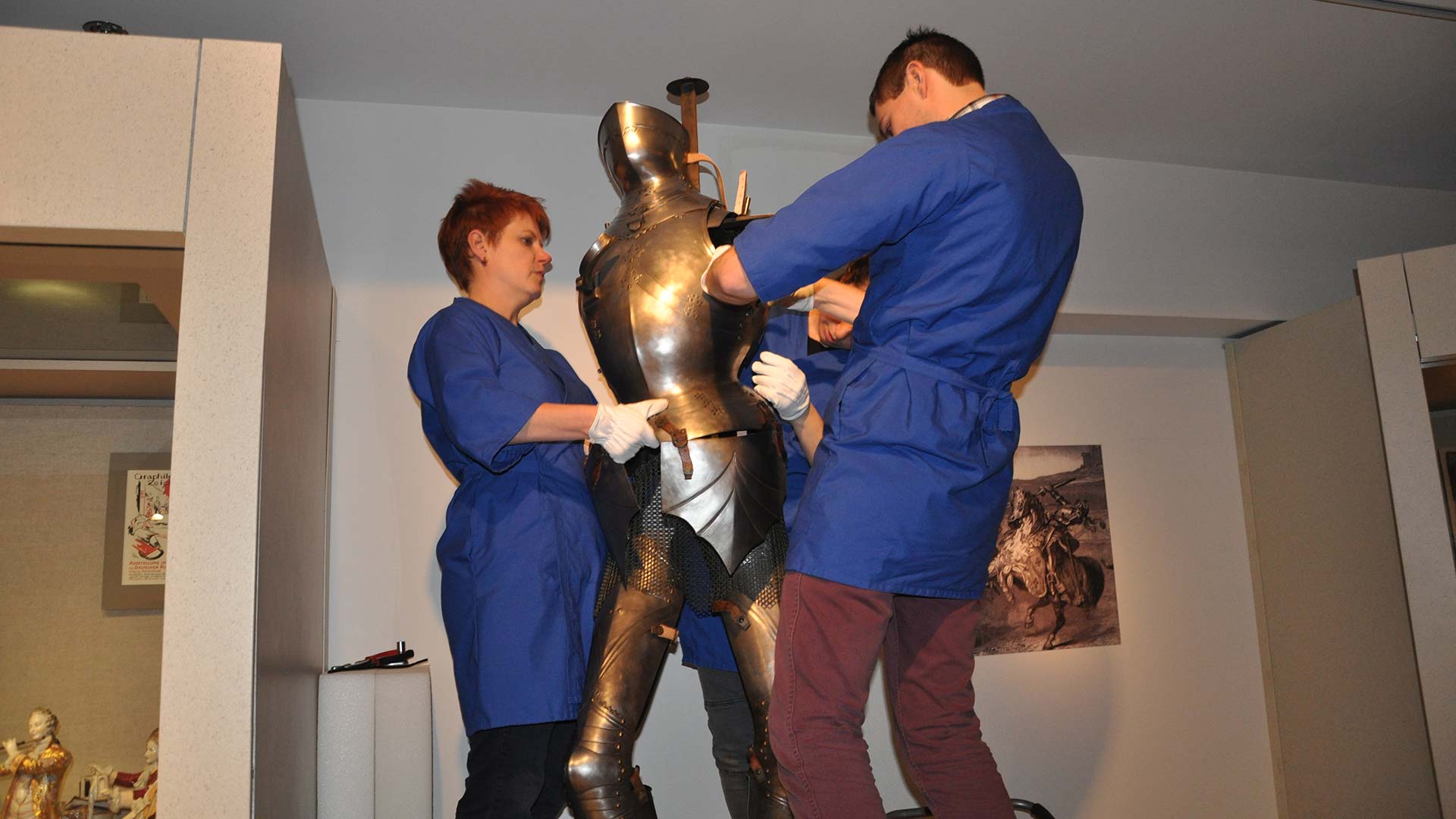 Reproduction of gothic armor returns to exhibit overview image