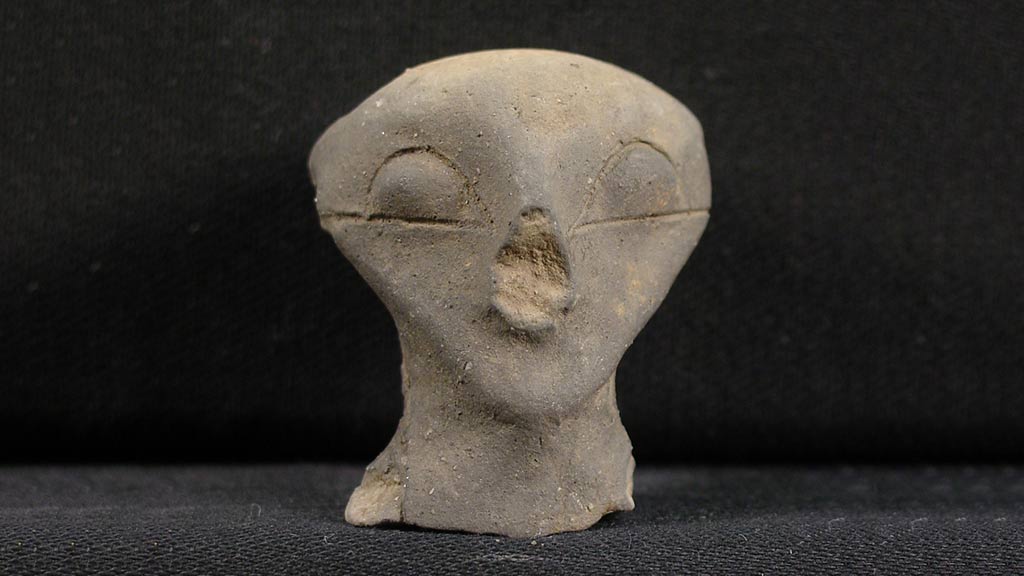 Figurine Fragment: Head (2000.17.0022)