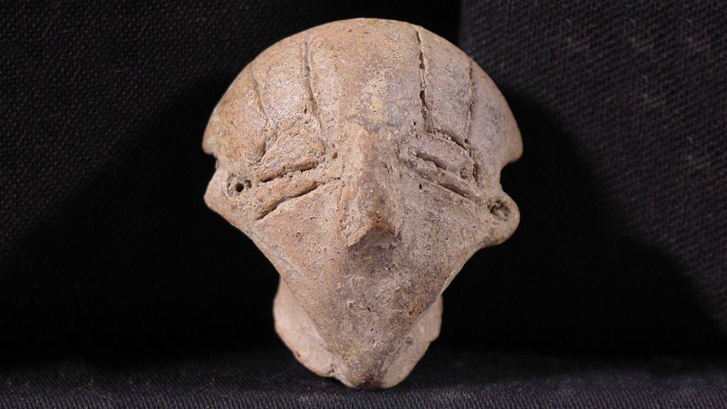 Figurine Fragment: Head (2000.17.0036)