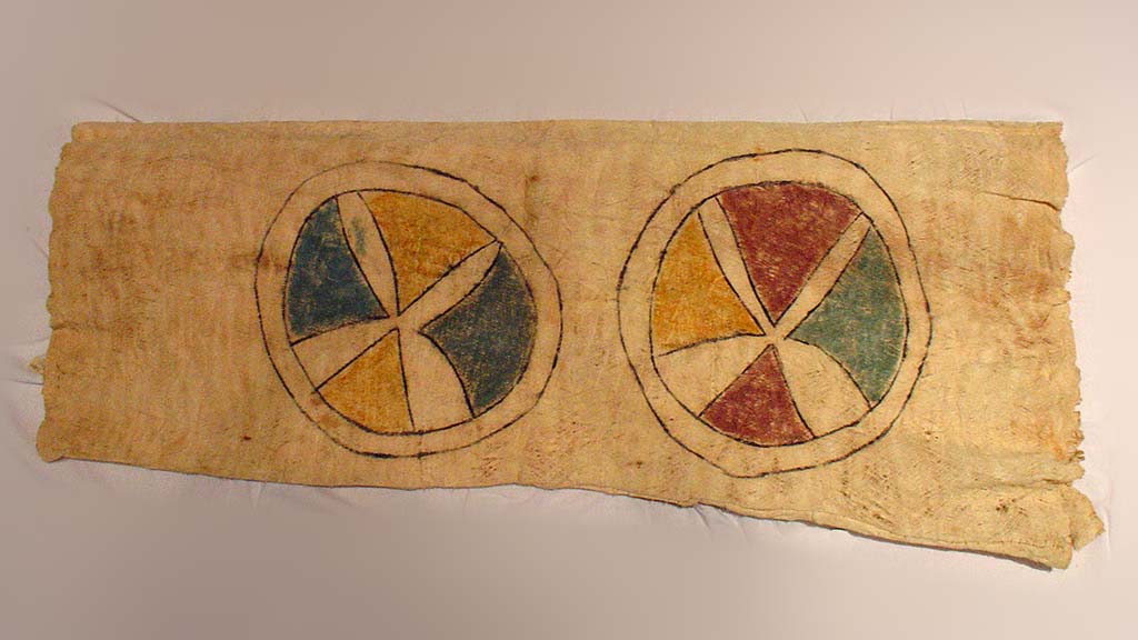 retangular bark cloth with two multicolored circles
