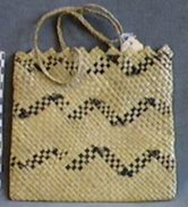 Thumbnail of Purse (1940.07.0007)