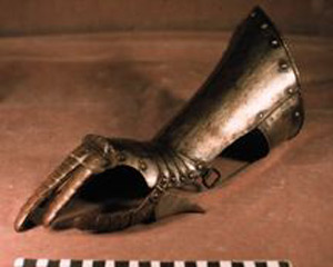 Thumbnail of Gauntlet (1926.05.0001C)