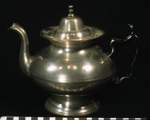 Thumbnail of Teapot (1934.01.0092)