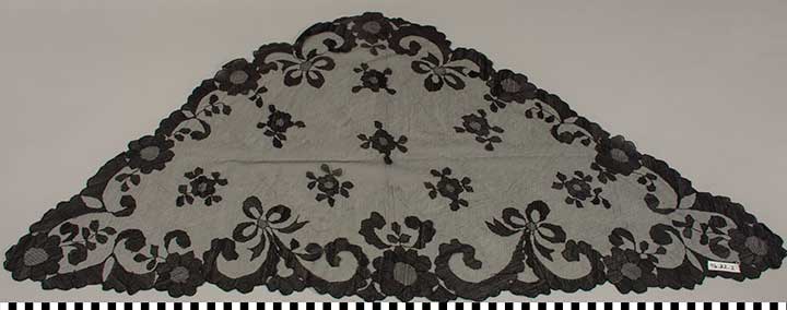 Thumbnail of Machine Made Reproduction of Spanish Lace Mantilla (1996.22.0002)