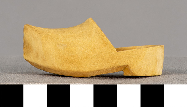 Thumbnail of Male Doll: Shoe (1913.07.0027D)