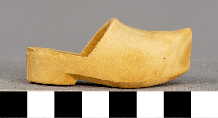 Thumbnail of Male Doll: Shoe (1913.07.0027E)