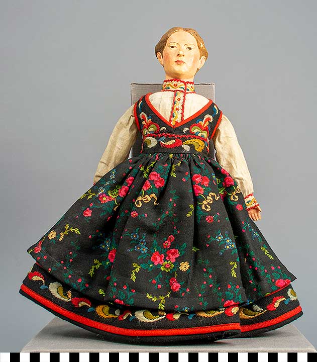 Thumbnail of Female Doll: Hallingdal (Norway) (1913.07.0050A)