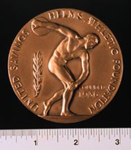 Thumbnail of Award Medal: United Savings Helms Athletic Foundation (1977.01.0049A)