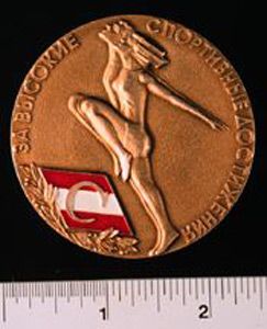 Thumbnail of Commemorative Olympic Medallion:  Man and Woman, Flag (1980.09.0019)