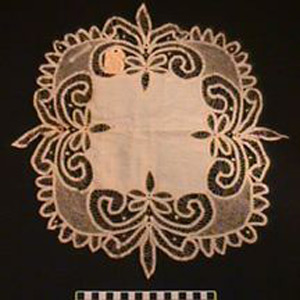 Thumbnail of Doily (1900.25.0004)