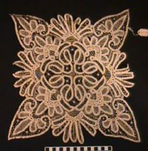 Thumbnail of Doily (1900.25.0006)