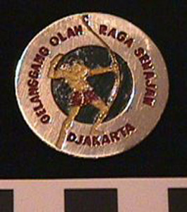 Thumbnail of Commemorative Pin: Senajan Sports Arena (1977.01.1024D)