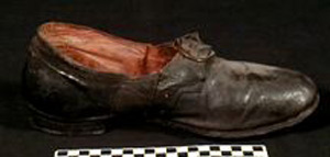 Thumbnail of Shoe, Left (1913.15.0004H)