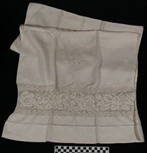 Thumbnail of Pillowcase (1940.07.0011)