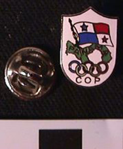 Thumbnail of Commemorative Pin: Olympic Committee of Panama (1977.01.0123)