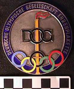 Thumbnail of Award Medal: "D.O.G." (1977.01.0531)