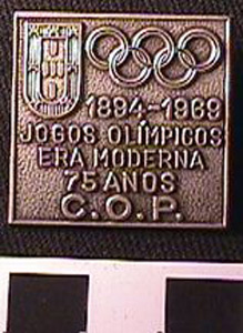 Thumbnail of Commemorative Pin: 75th Anniversary of Modern Olympic Games (1977.01.0583)