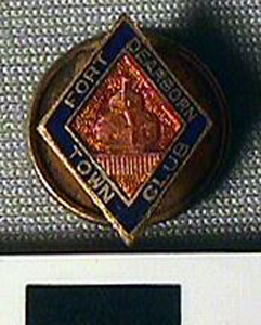 Thumbnail of Membership Pin: Fort Dearborn Town Club (1977.01.0672)