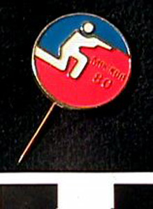 Thumbnail of Commemorative Olympic Stick Pin:  Kneeling Figure (1980.09.0026)