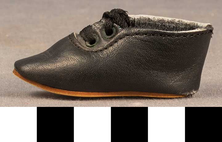 Thumbnail of Male Doll: Shoe (1913.07.0005C)