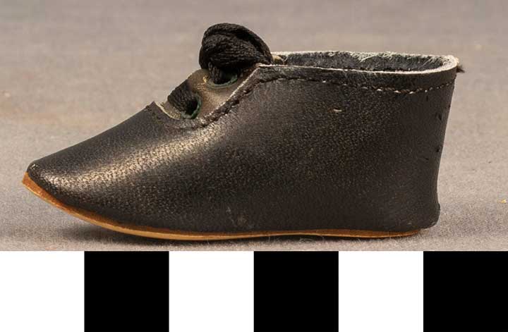 Thumbnail of Male Doll: Shoe (1913.07.0005D)