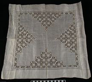 Thumbnail of Doily (1980.12.0004)