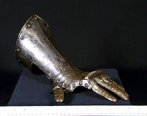 Thumbnail of Gauntlet (1926.05.0001B)