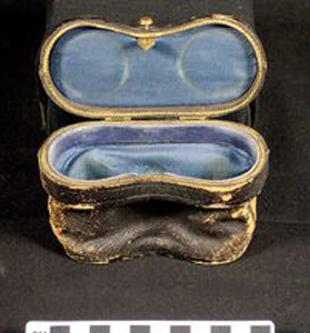 Thumbnail of Opera Glasses Case (2002.16.0001B)