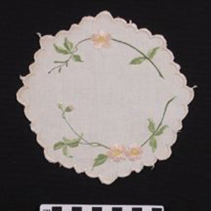 Thumbnail of Doily (2002.16.0089)