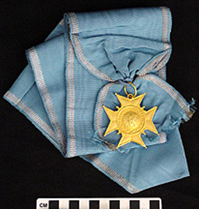 Thumbnail of Medal: Golden Cross of Merit of the Finnish Sport (1977.01.0074A)
