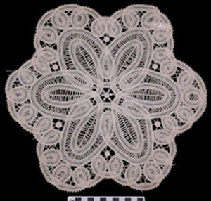 Thumbnail of Doily (1992.18.0026)