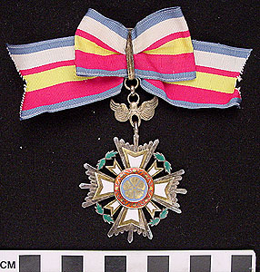 Thumbnail of Medal: Order of the Cultural Merit (1977.01.0078A)