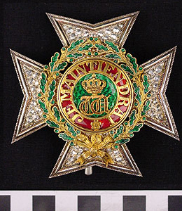 Thumbnail of Medal: Order of the Oak Crown (1977.01.0337B)