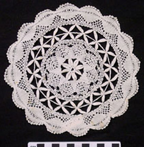 Thumbnail of Doily (2002.16.0100)