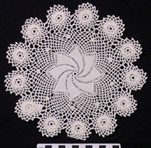 Thumbnail of Doily (2002.16.0101)