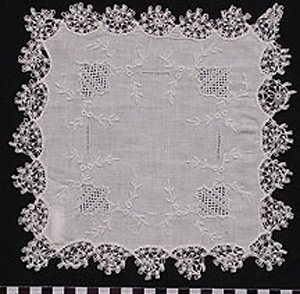 Thumbnail of Doily (2002.16.0104)