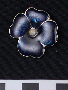 Thumbnail of Brooch (2004.07.0020B)