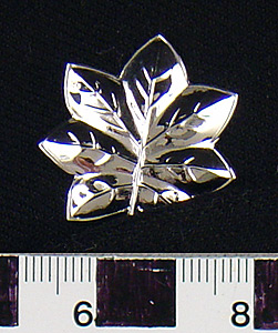 Thumbnail of WAVES Uniform Cap Insignia Pin (1998.06.0151B)