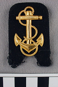 Thumbnail of WAVES Uniform Hat Insignia: Midshipman (1998.06.0177)