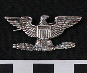 Thumbnail of U.S. Army Officer Insignia Pin (1998.07.0038)