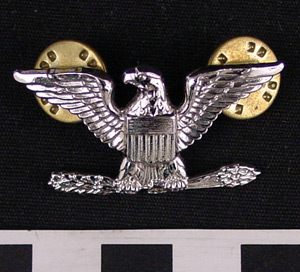 Thumbnail of U.S. Army Officer Insignia Pin (1998.07.0039)