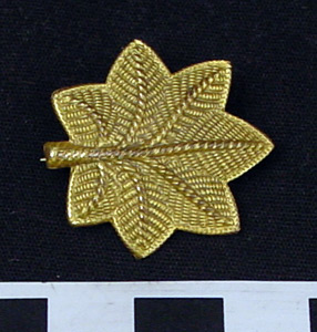 Thumbnail of U.S. Army Officer Insignia Pin (1998.07.0041)