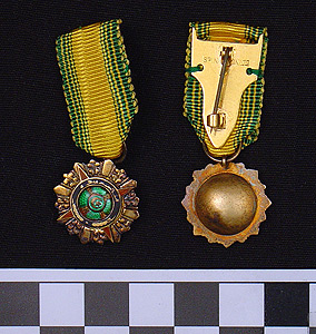 Thumbnail of Medal: Islamic Medal with Star and Crescent (1971.15.4057)