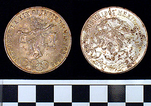 Thumbnail of Coin: 25 Pesos (1977.01.0394)