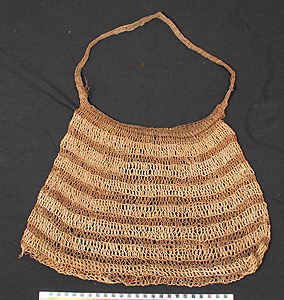 Thumbnail of Bilum Bag (2004.17.0107)