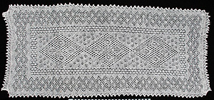 Thumbnail of Lace Scarf: Three-Diamond Pattern (2007.07.0001)