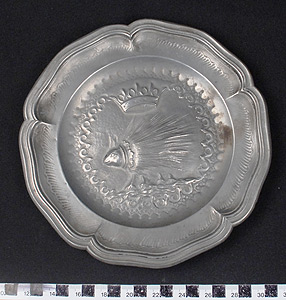 Thumbnail of Plate: Porcupine and Crown Motif (1949.06.0001)