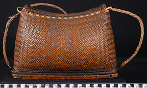 Thumbnail of Shoulder Purse (2007.15.0010)