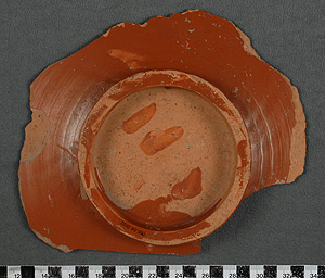Thumbnail of Arretine Ware Plate Base Sherd (1915.03.0102)